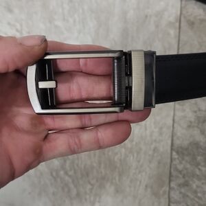 Comfort Click Brand Mens Belt. Ratchets Shut For Perfect Fit Eveeytime! Mens 34